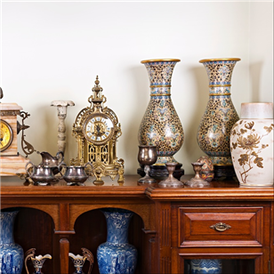 blog-pictures/New-folder-name/Antique-vases-and-clocks-crop-v1.jpeg
